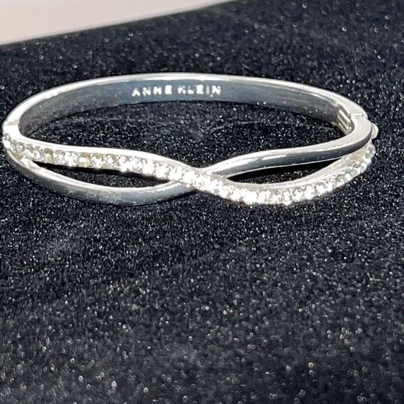 Anne Klein Silver Tone Rhinestone Hinged Bangle Bracelet Classic Work Daily - Picture 1 of 8